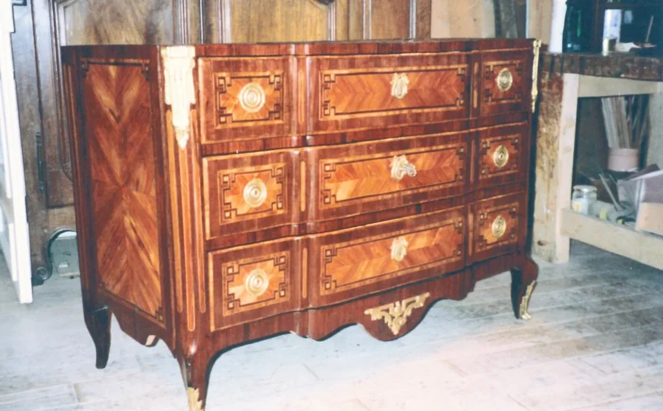 Commode à décor de marqueterie
